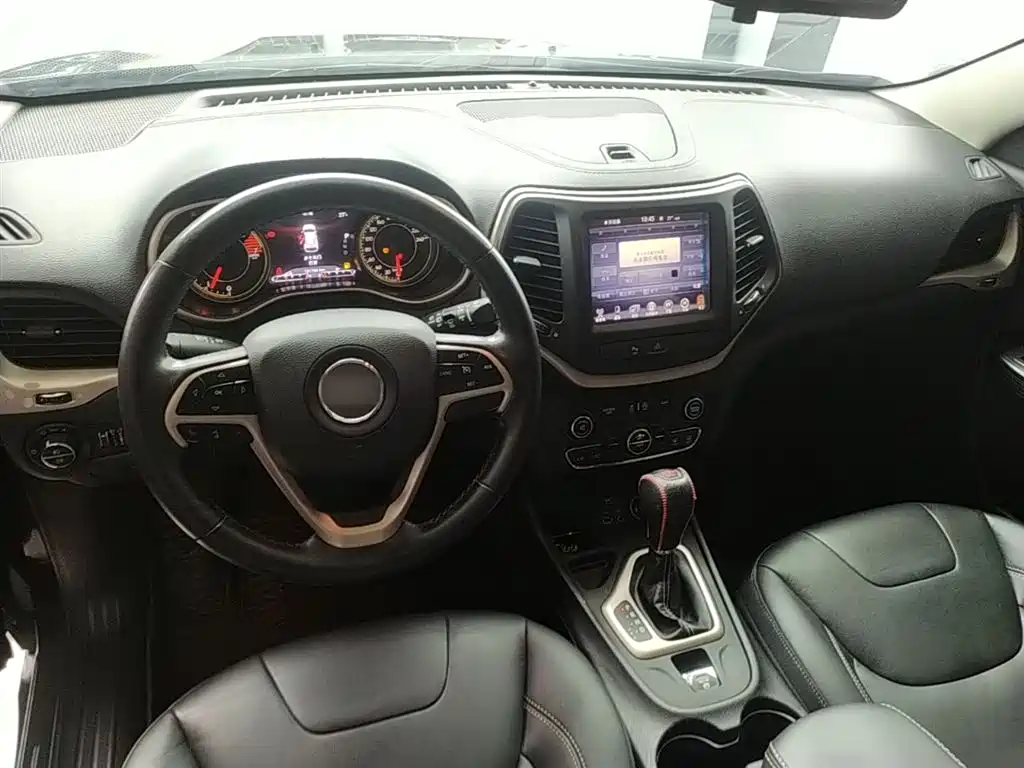 Jeep Cherokee 2018 — фото 10