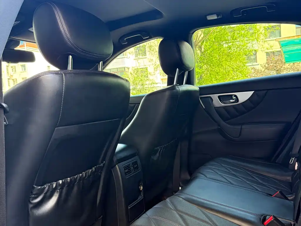 Infiniti QX70 2017 — фото 7