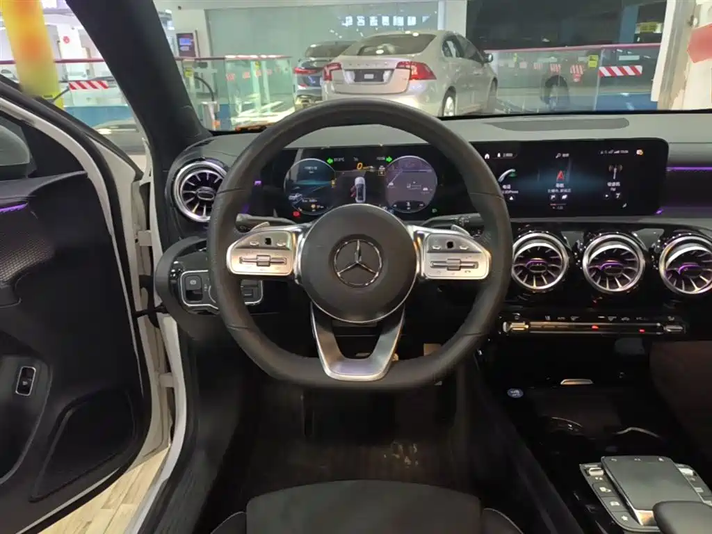 Mercedes-Benz A-Class 2023 — фото 11