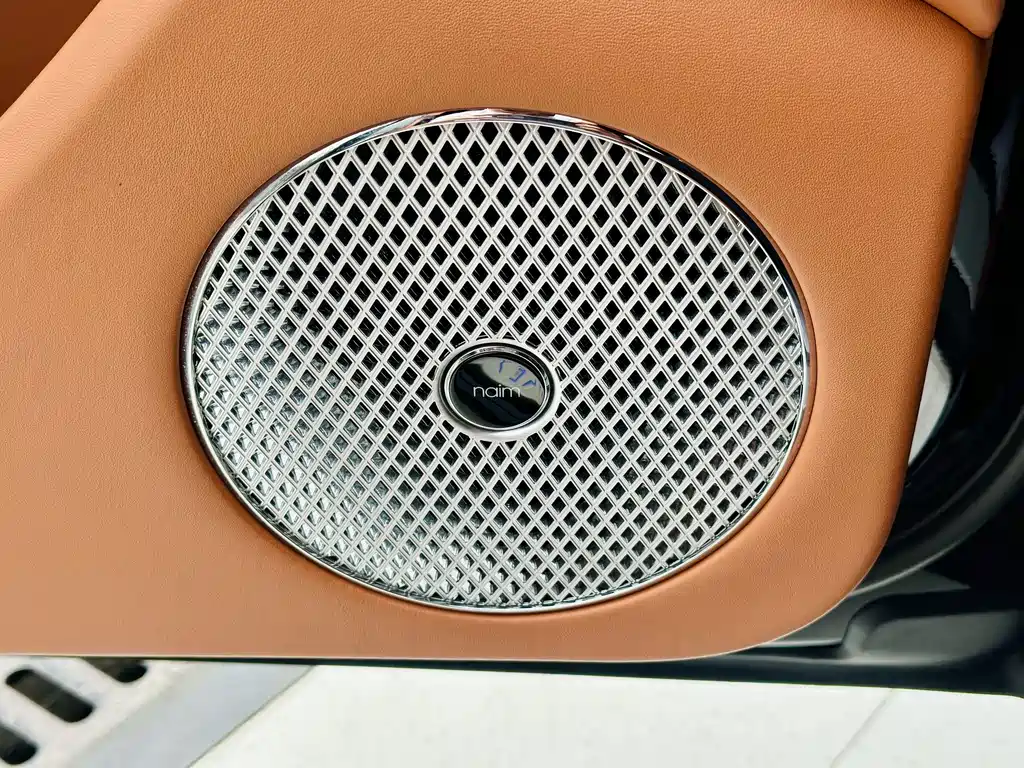 Bentley Flying Spur 2023 — фото 12
