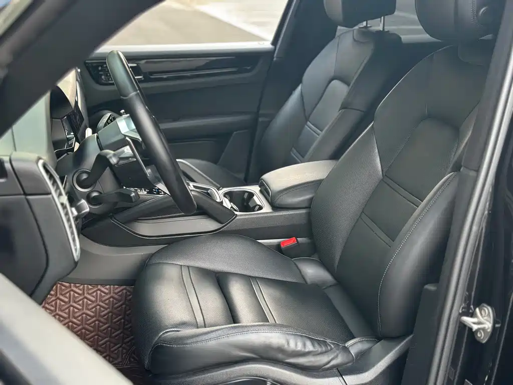 Porsche Cayenne 2019 — фото 12