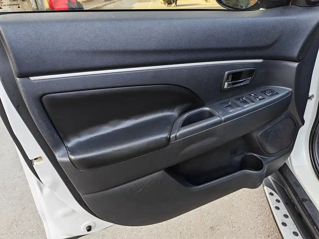 Mitsubishi ASX 2015 — фото 16