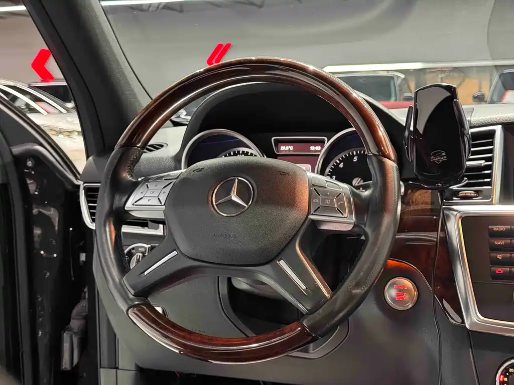 Mercedes-Benz M-Class 2014 — фото 10
