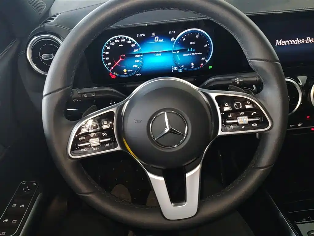 Mercedes-Benz GLA 2024 — фото 11
