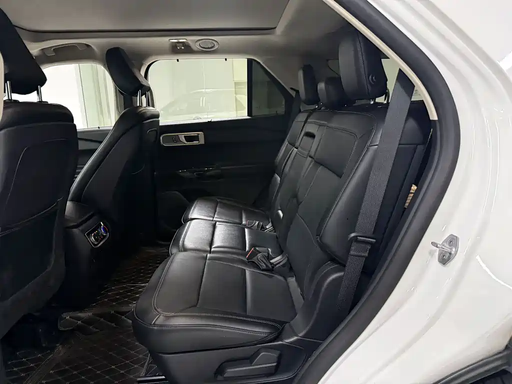 Ford Explorer 2021 — фото 13