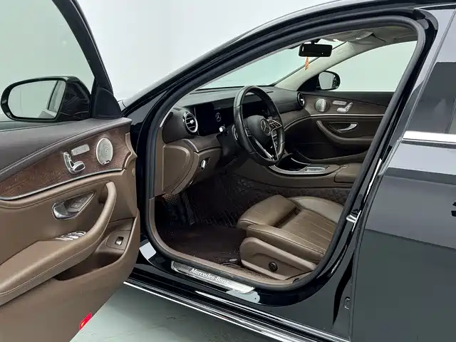 Mercedes-Benz E-Class 2022 — фото 12