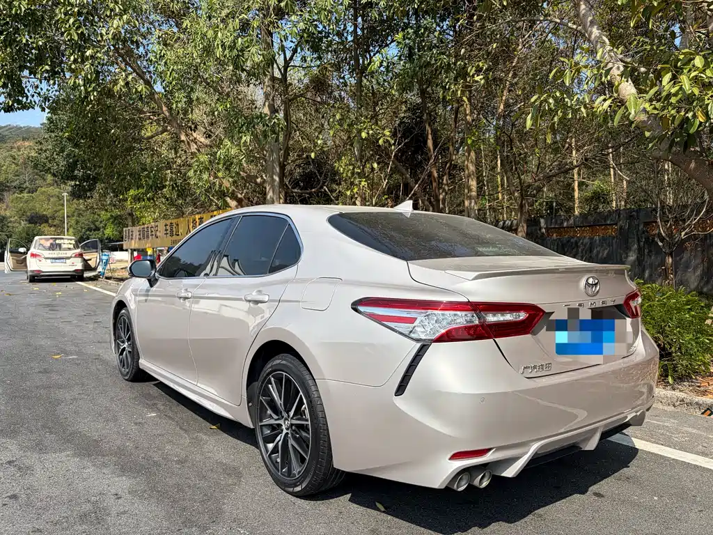 Toyota Camry 2022 — фото 7