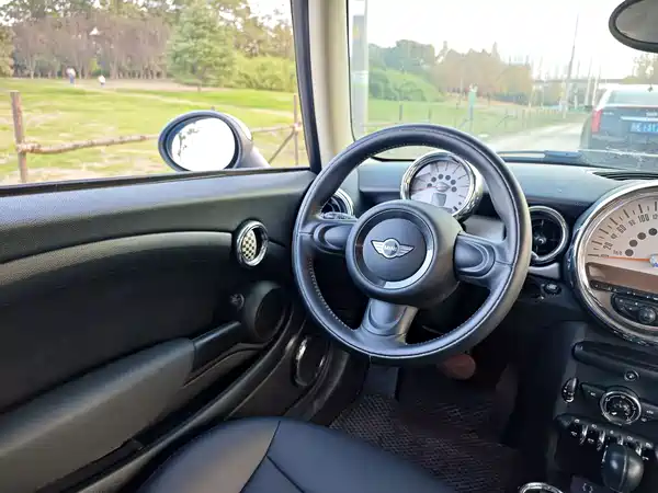 MINI Clubman 2011