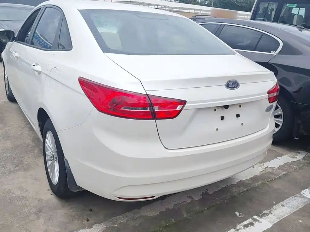 Ford Escort 2015