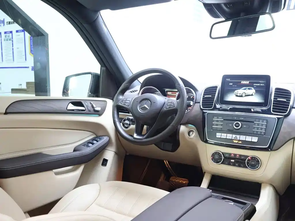 Mercedes-Benz GLE 2018 — фото 14