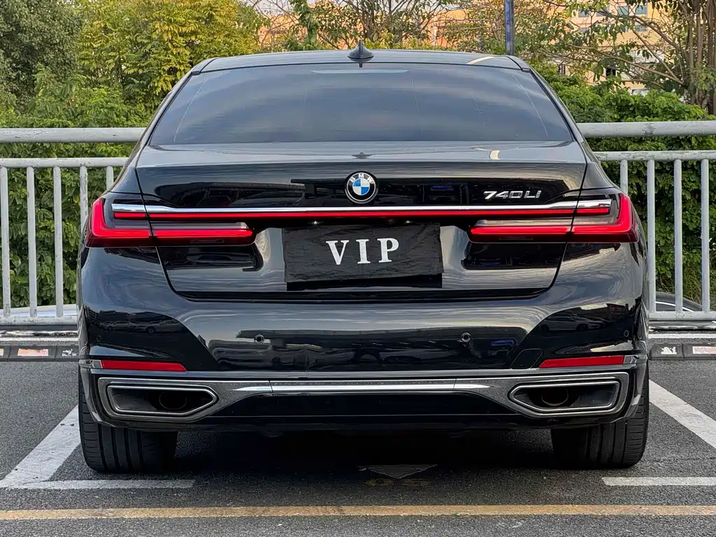BMW 7 Series 2016 — фото 8