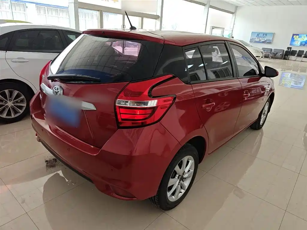 Toyota Yaris L 2019 — фото 7