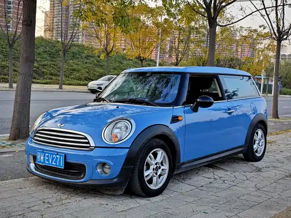 MINI Clubman 2011