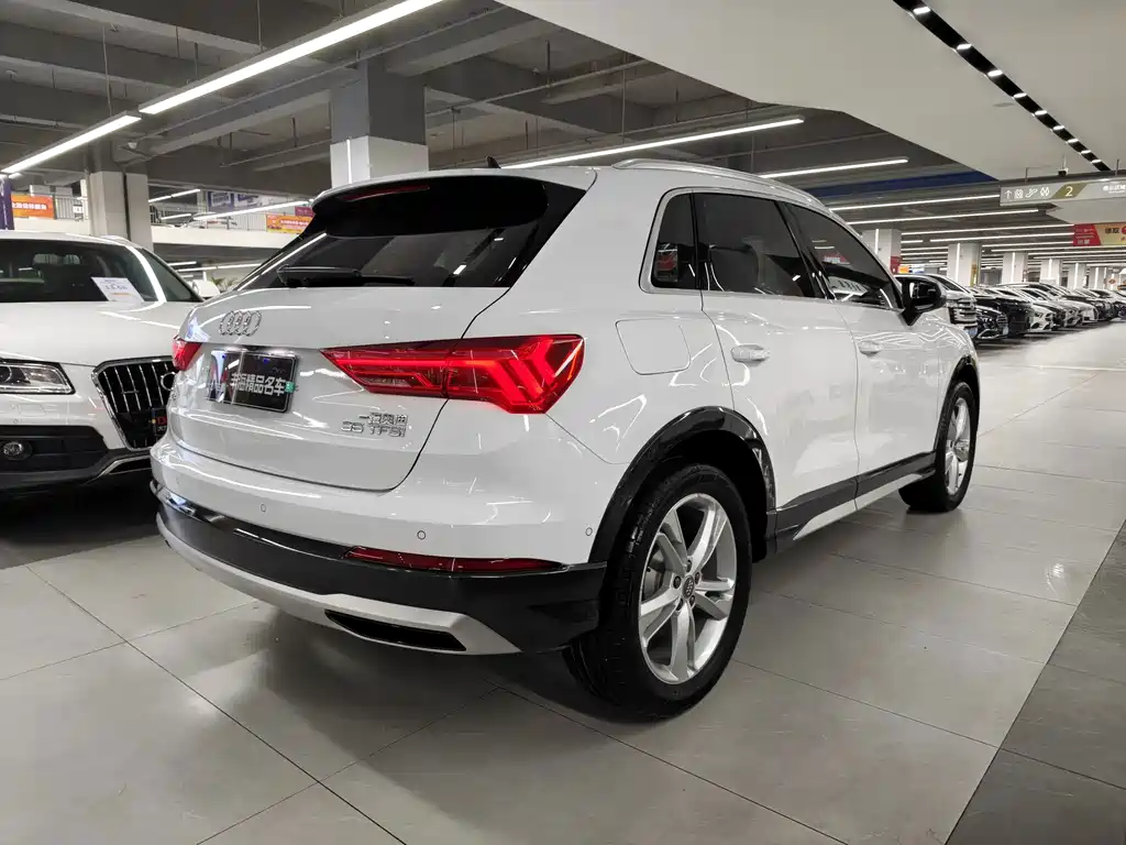 Audi Q3 2021 — фото 13