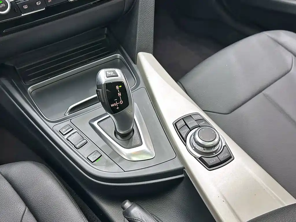 BMW 3 Series 2016 — фото 18