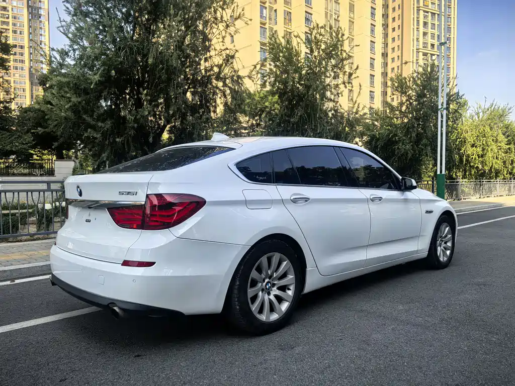 BMW 5 Series GT 2013 — фото 4