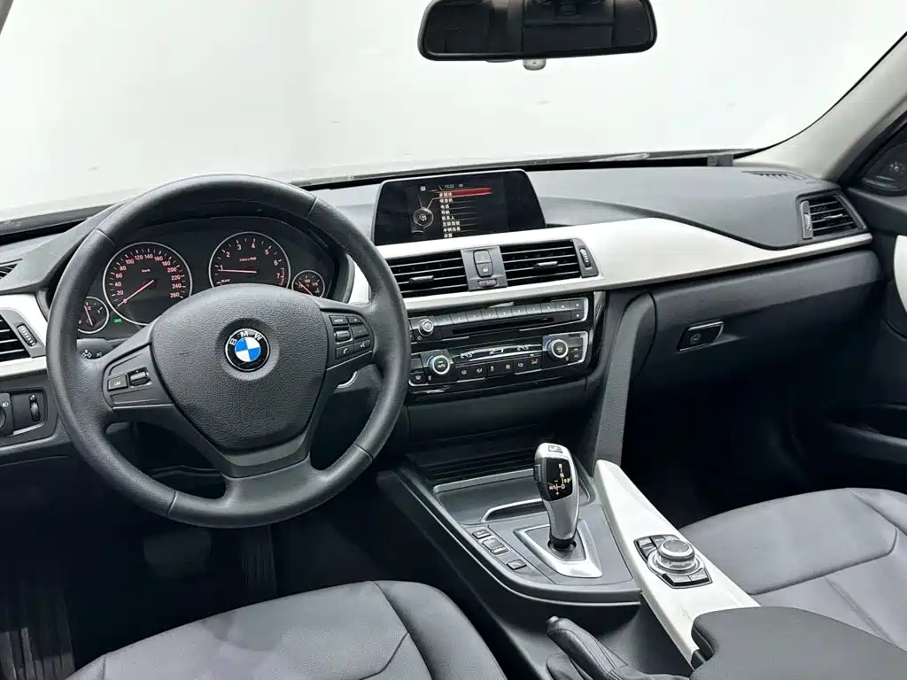 BMW 3 Series 2016 — фото 10