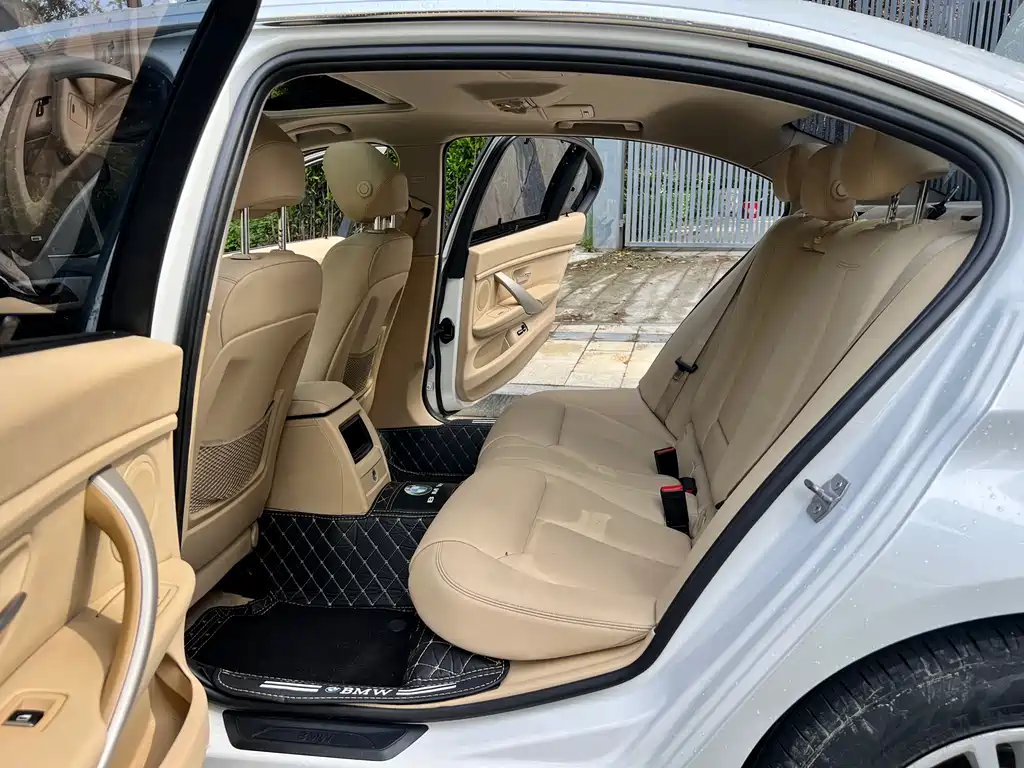 BMW 3 Series 2015 — фото 19