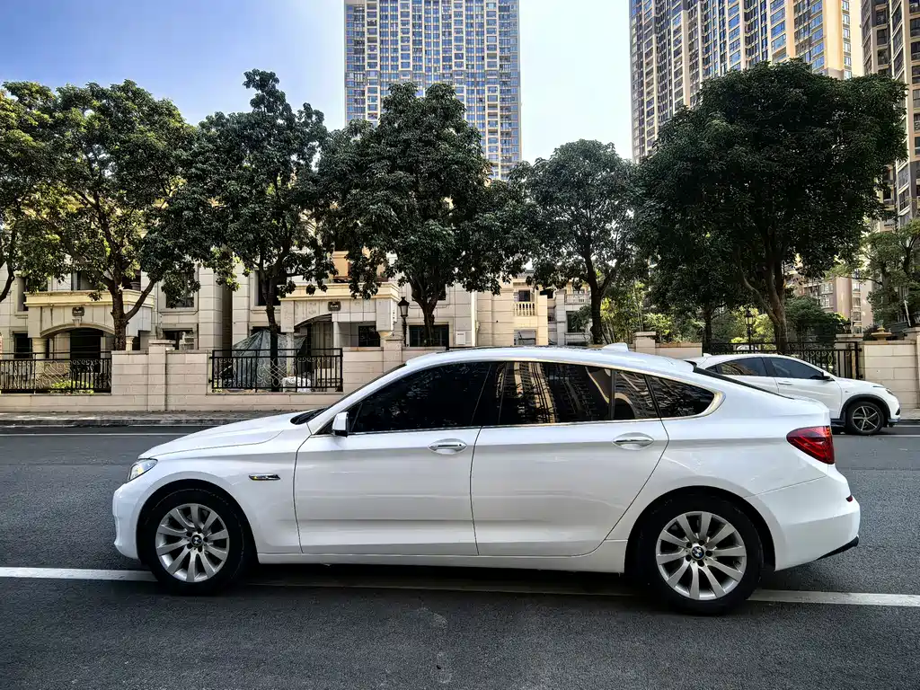 BMW 5 Series GT 2013 — фото 6