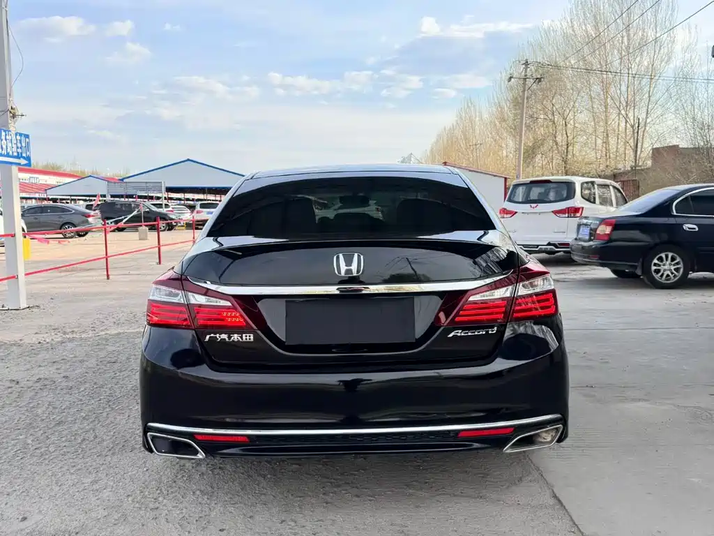 Honda Accord 2017 — фото 8