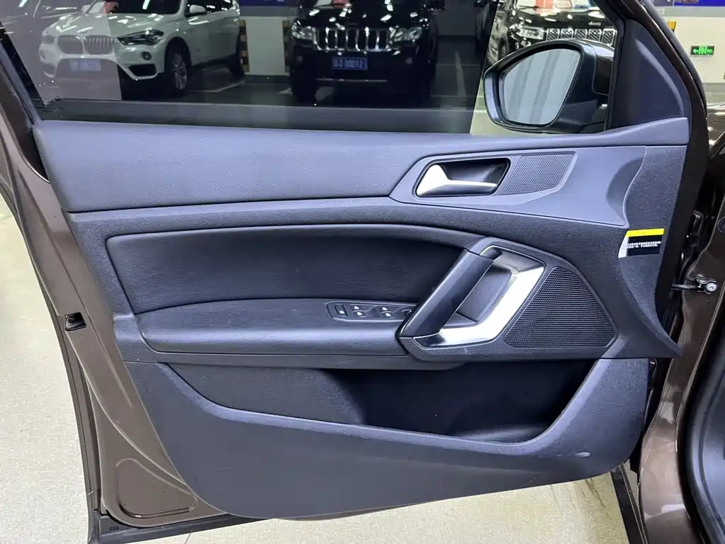Peugeot 408 2016 — фото 17