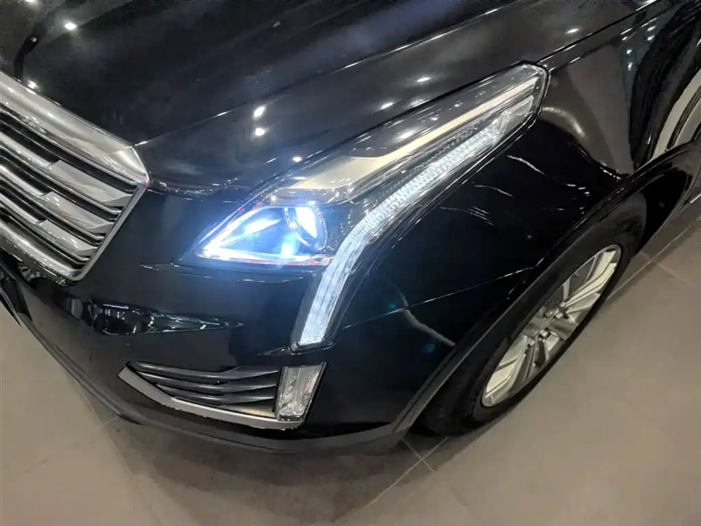 Cadillac XT5 2017 — фото 24