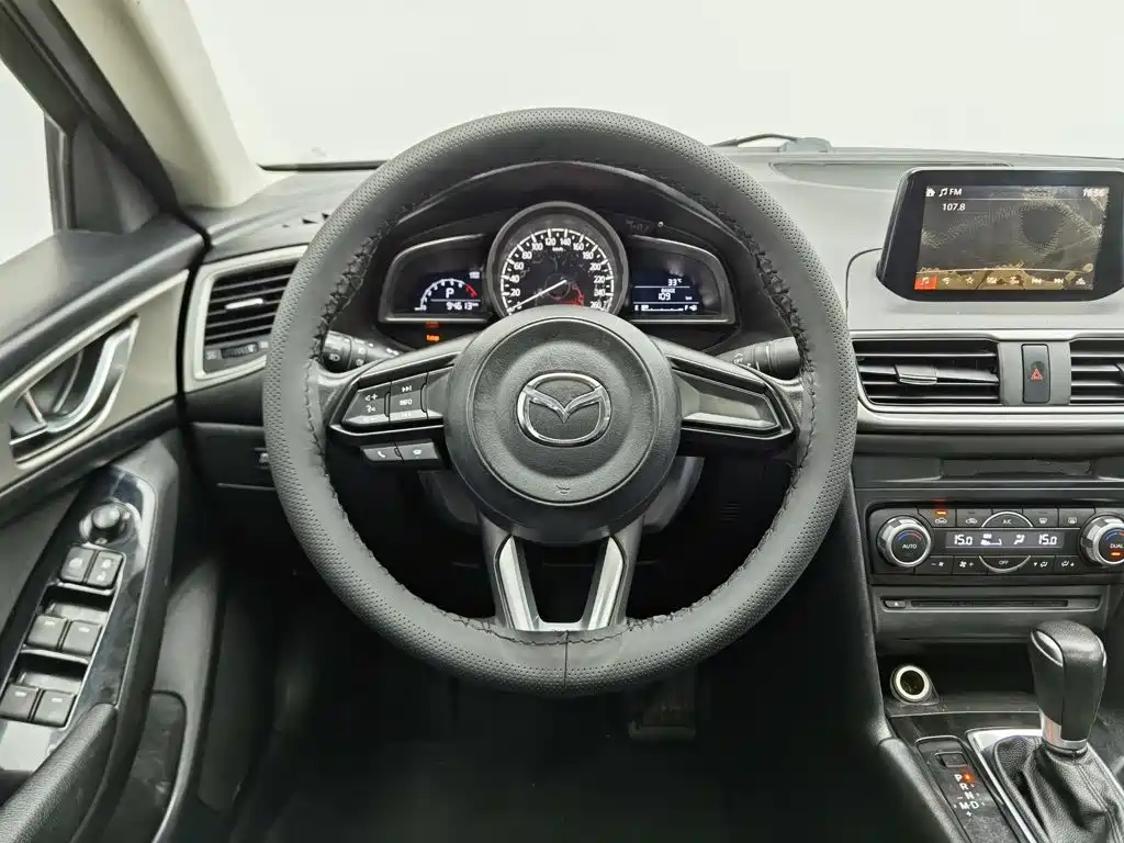 Mazda 3 Axela 2018 — фото 11