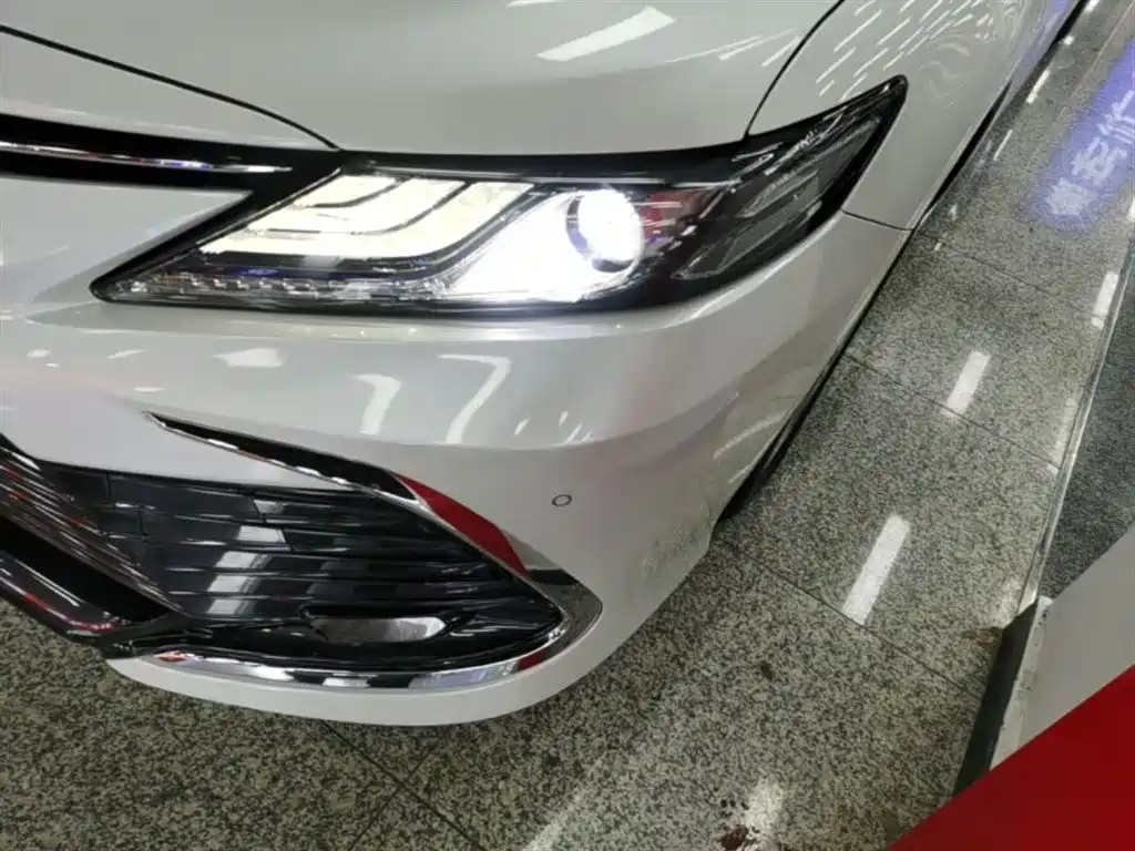 Toyota Camry 2022 — фото 24