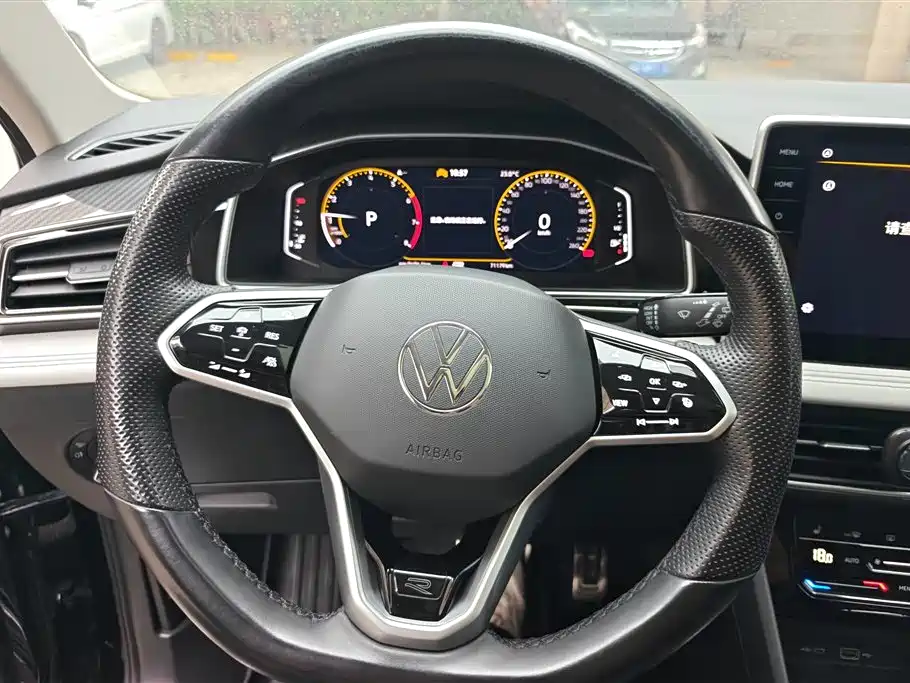 Volkswagen Tiguan L 2023 — фото 15