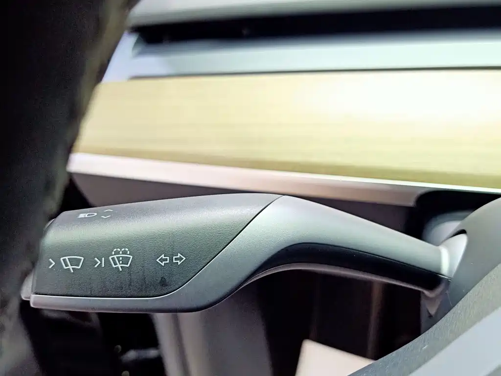 Tesla Model Y 2023 — фото 12