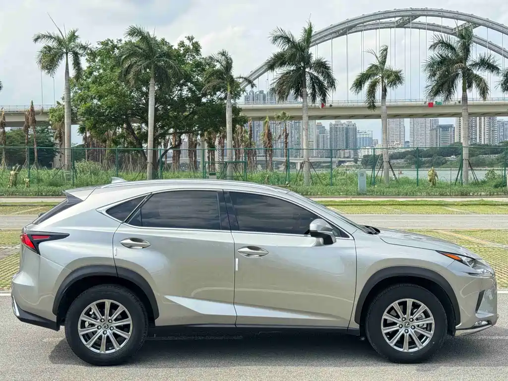 Lexus NX 2021
