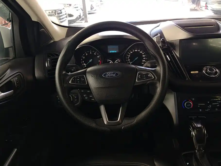 Ford Kuga 2017 — фото 15