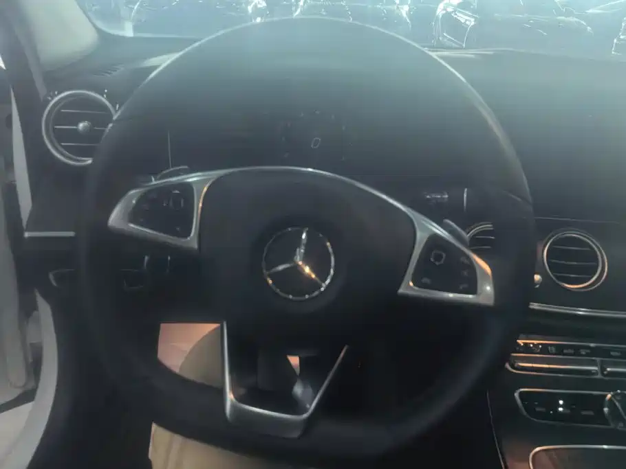 Mercedes-Benz E-Class 2018 — фото 15