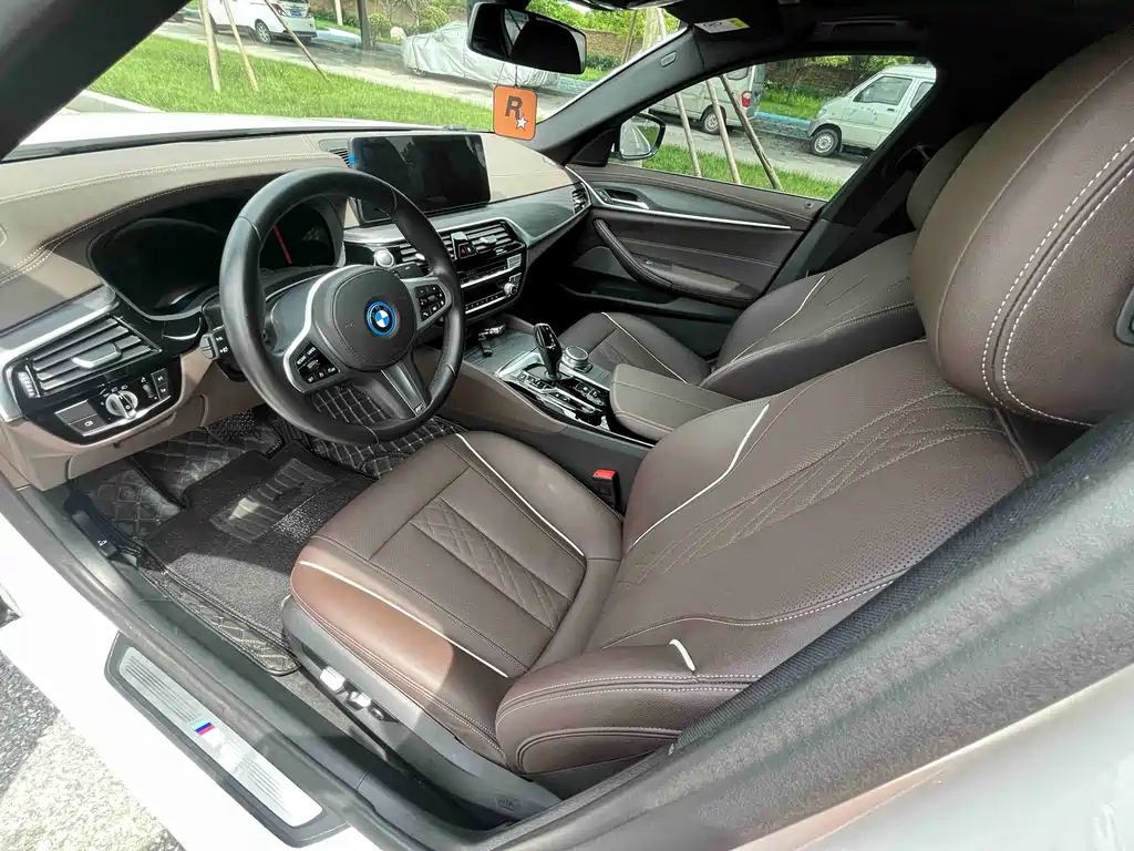 BMW 5 Series New Energy 2022 — фото 10