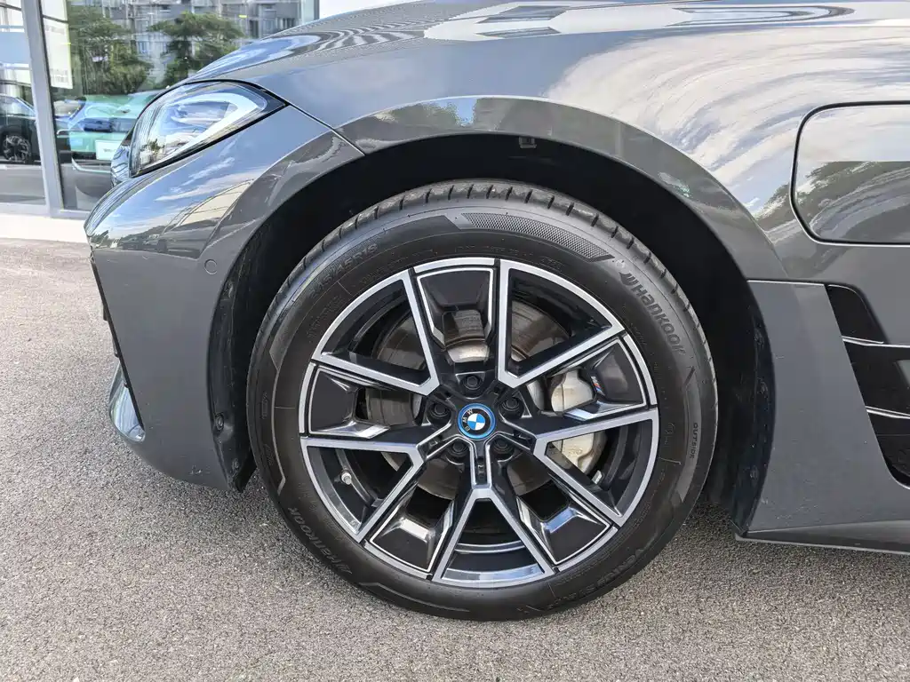 BMW i4 2025 — фото 4
