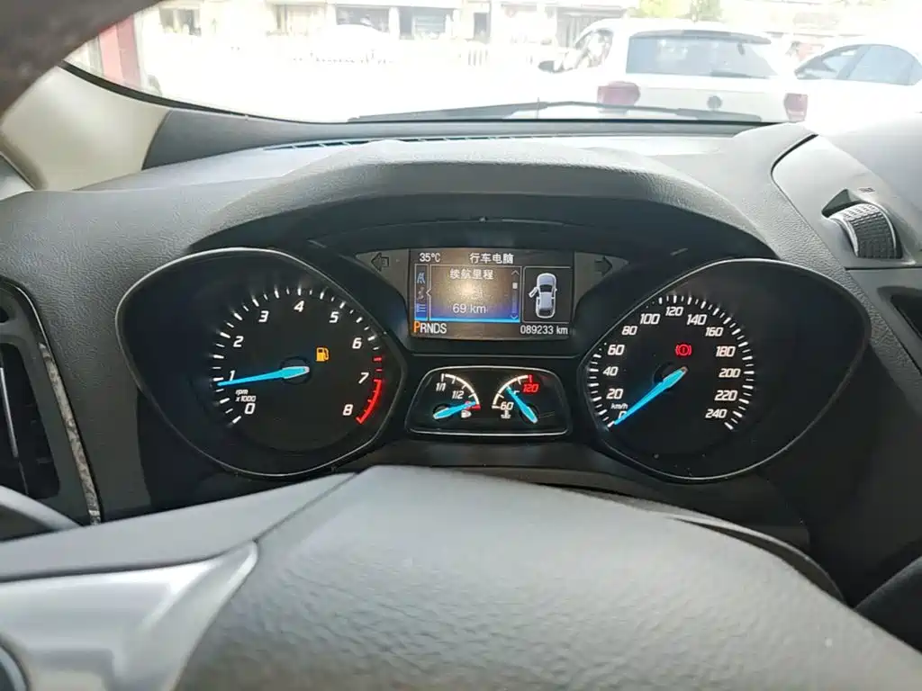 Ford Kuga 2015 — фото 12