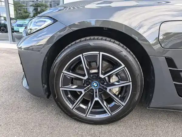 BMW i4 2025