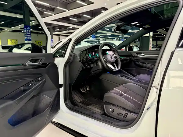 Volkswagen Golf 2023