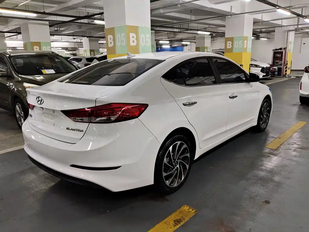 Hyundai Elantra 2020 — фото 6