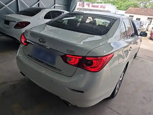 Infiniti Q50 2015
