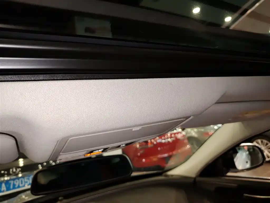 Jaguar XE 2016 — фото 18