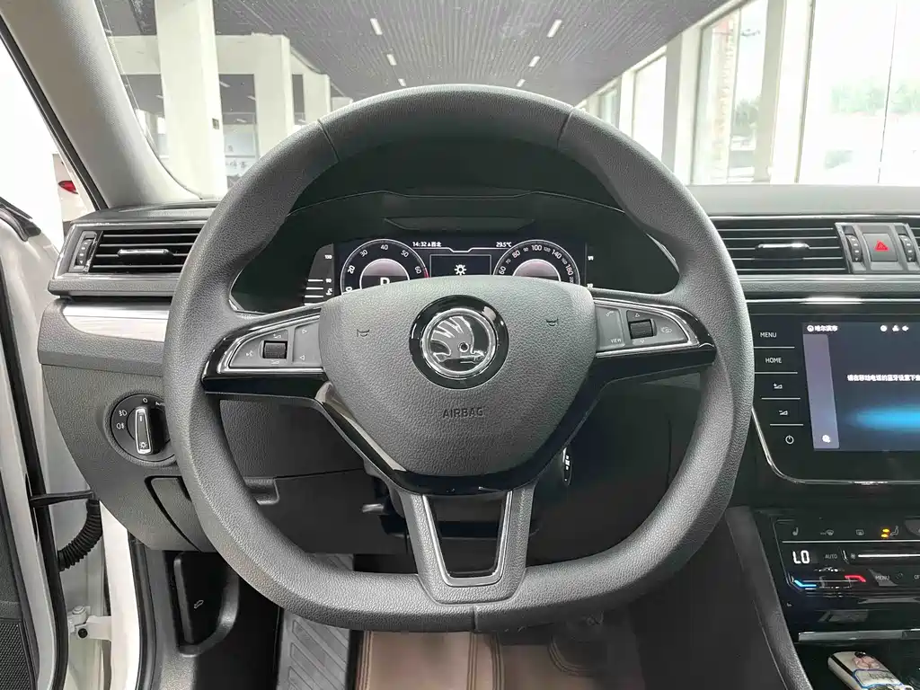 Skoda Speedy 2023 — фото 8