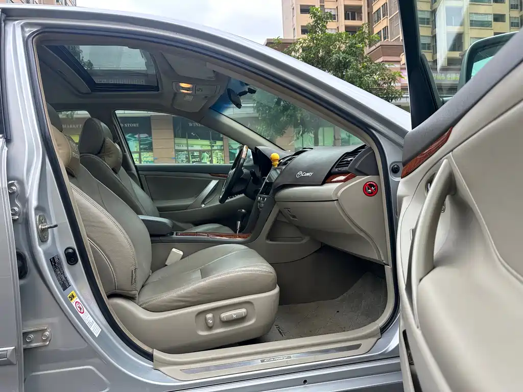 Toyota Camry 2008 — фото 10