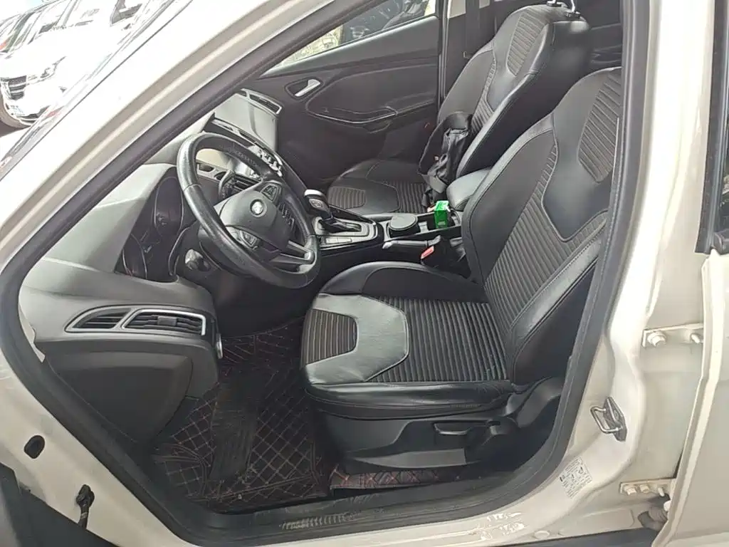 Ford Focus 2015 — фото 15