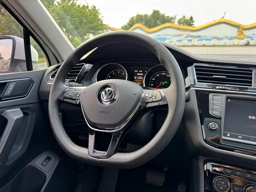 Volkswagen Tiguan L 2018 — фото 19