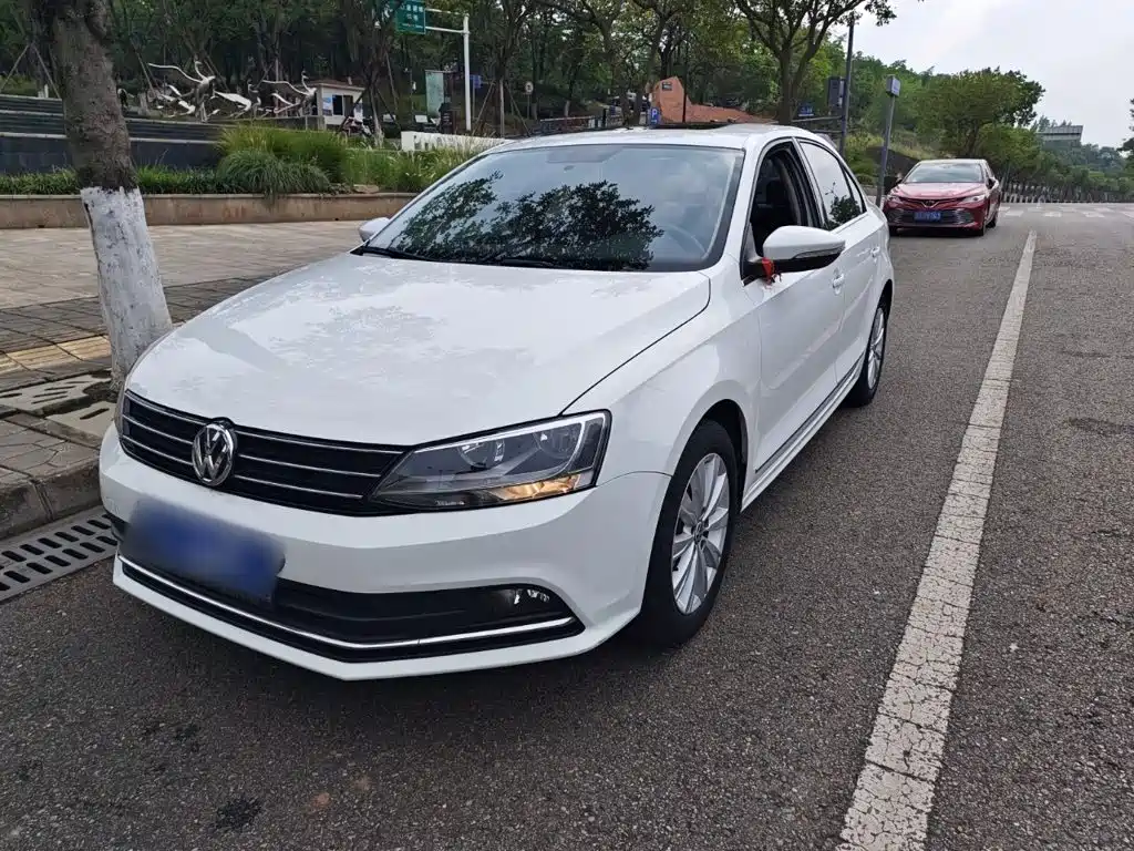 Volkswagen Sagitar 2015