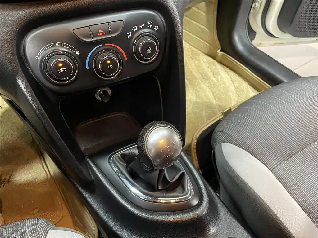 Fiat Viaggio 2016 — фото 11