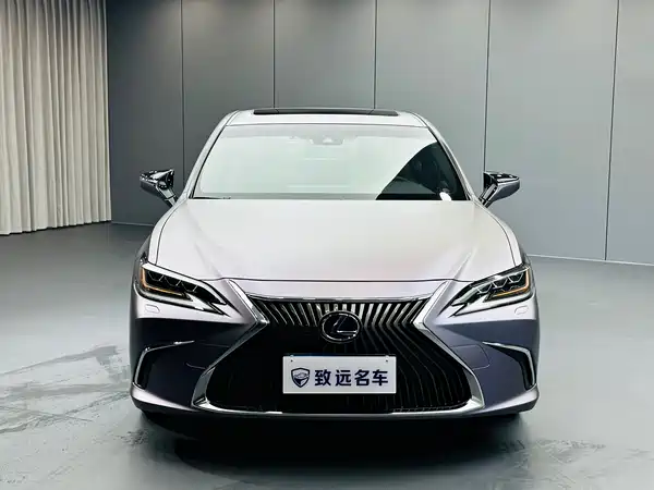 Lexus ES 2021