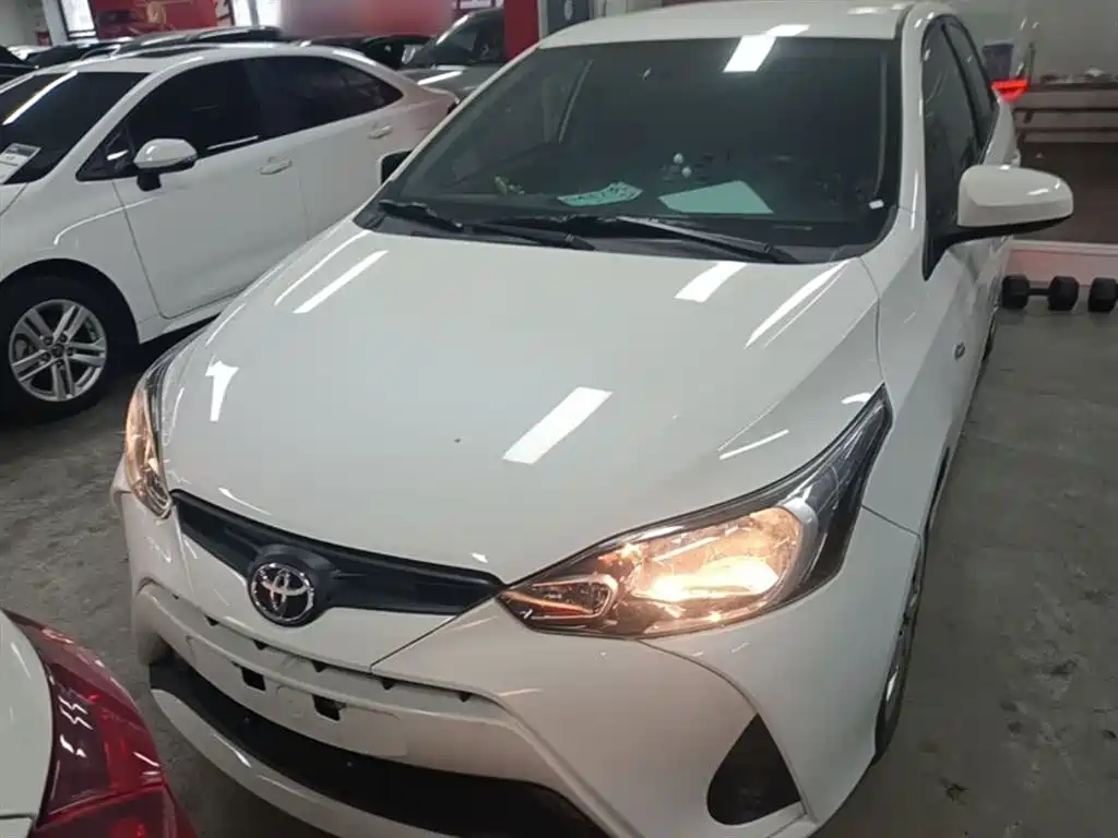 Toyota Yaris L 2021