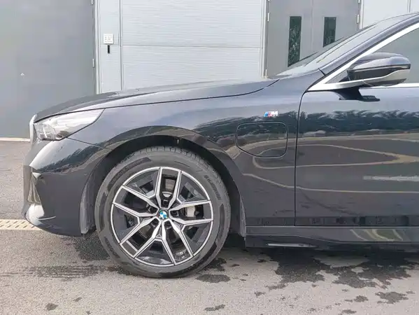 BMW i5 2025